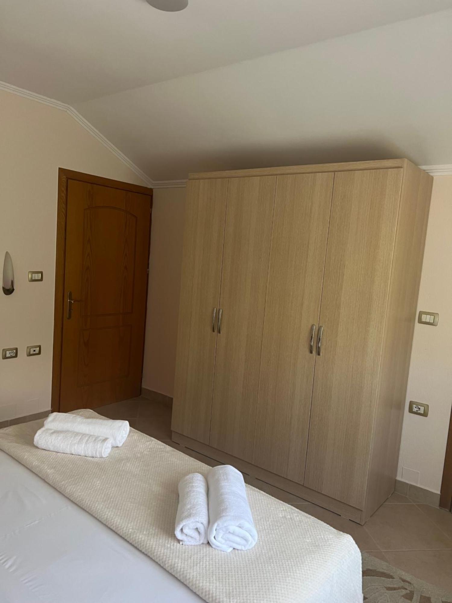 Flower Terrace Apartment Gjirokastër Dış mekan fotoğraf